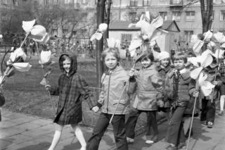QUIZ: Dzieciństwo w PRL. Pamiętacie te gry i zabawy?