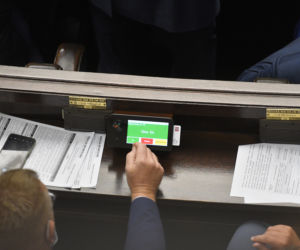 Reasumpcja głosowania w Sejmie Wojna o TVN trwa