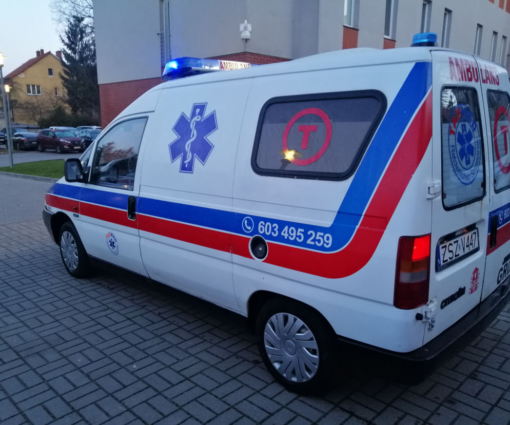 Karetka Ochotniczej Grupy Ratowniczej do remontu