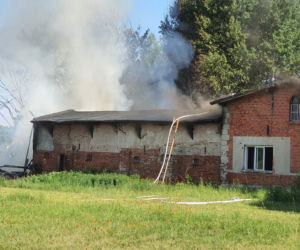 Gigantyczny pożar domu w Grudziądzu! Na miejscu 13 zastępów straży pożarnej [ZDJĘCIA]