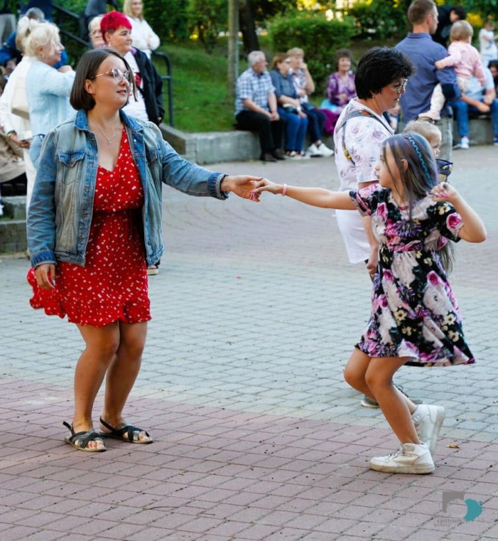 Potańcówka pod chmurką