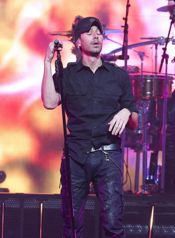 Enrique Iglesias kończy karierę! Zobacz jak się zmieniał!