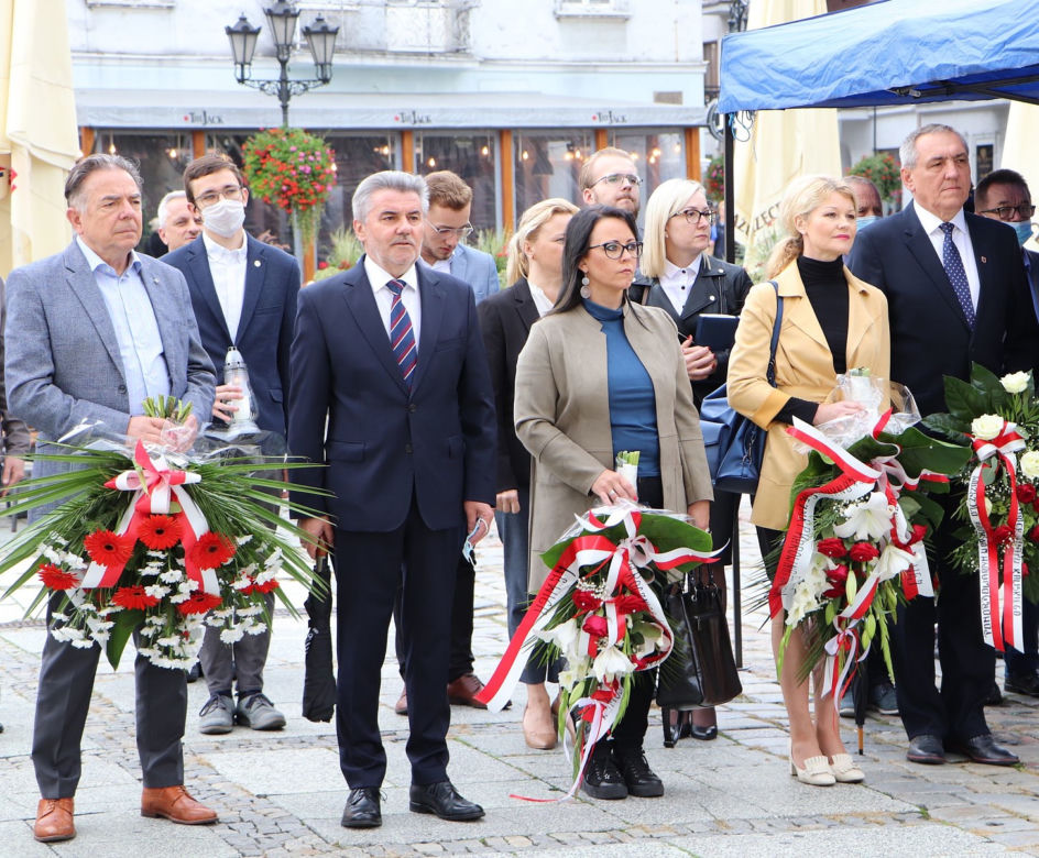 81. rocznica wybuchu II wojny światowej. Kaliszanie złożylI hołd bohaterom [ZDJĘCIA] 