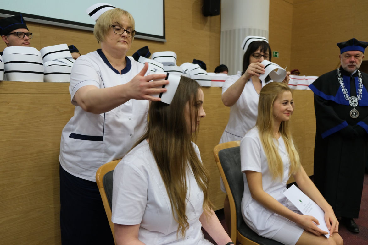 Białystok. Czepkowanie pielęgniarek i położnych