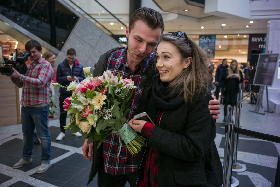 Kraków: Potrójne oświadczyny w... galerii handlowej!