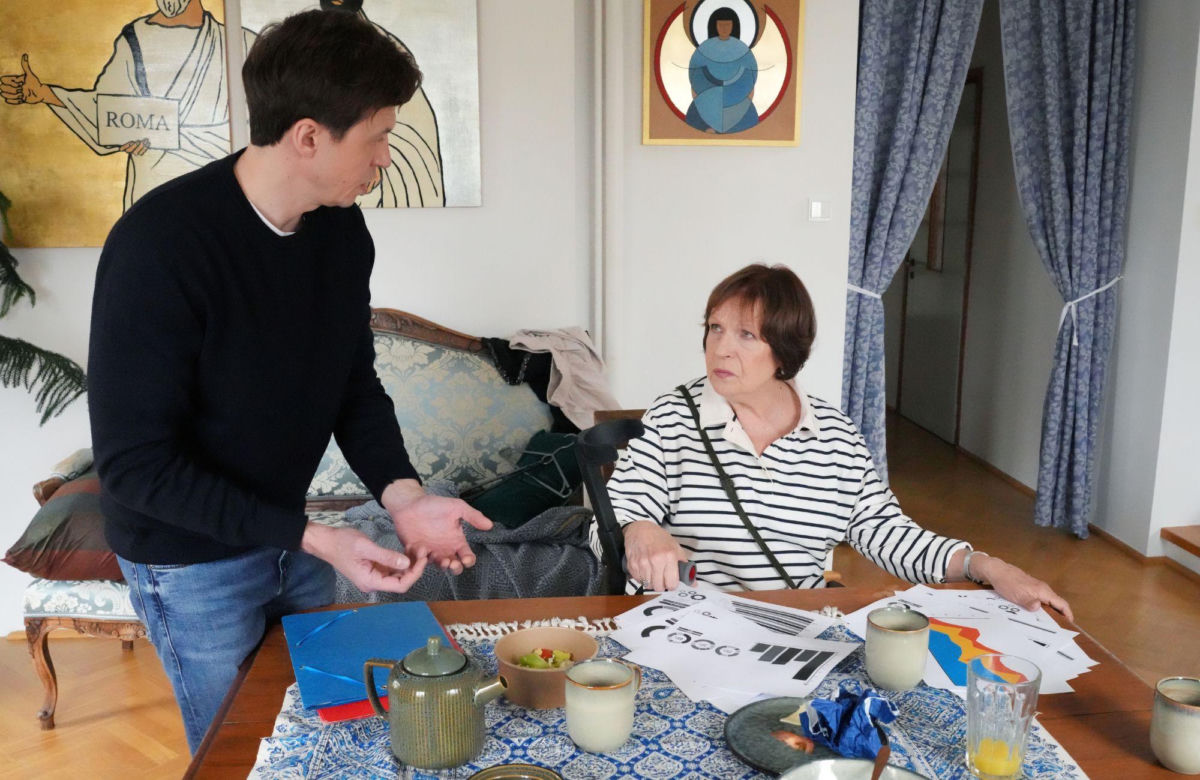 Barwy szczęścia, odcinek 3416: Barwy szczescia Piotr Ligienza (Modrzycki) Elzbieta Kijowska (mama Modrzyckiego)