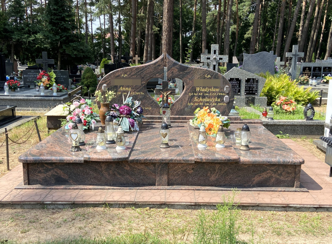 59-latka wpadła do studzienki kanalizacyjnej. Grób pani Anny na cmentarzu parafialnym w Augustowie
