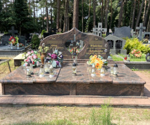 59-latka wpadła do studzienki kanalizacyjnej. Grób pani Anny na cmentarzu parafialnym w Augustowie