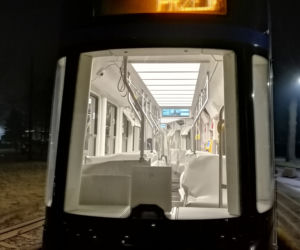 Nocne testy nowego tramwaju w Krakowie