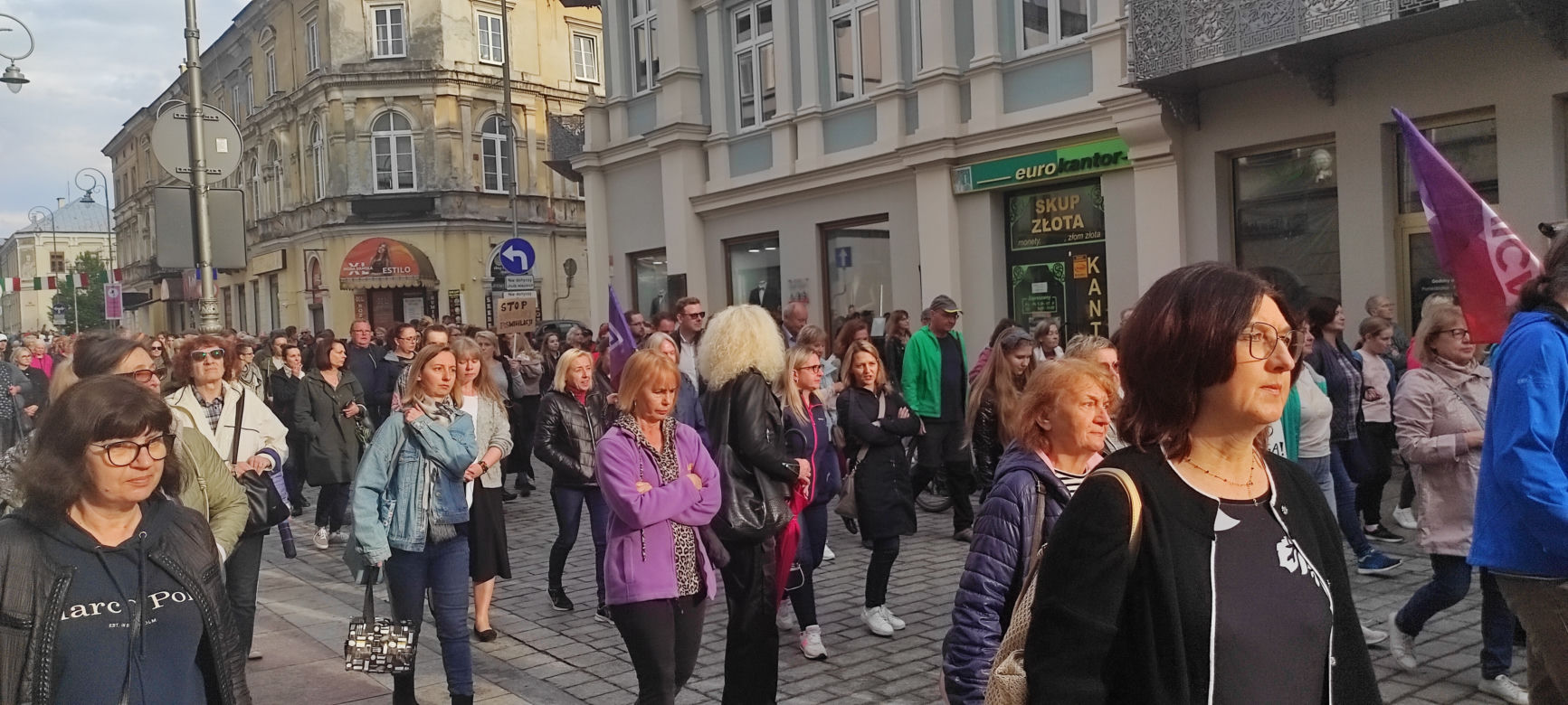 Protest kobiet "Ani jednej więcej!" w Kielcach (14 czerwca 2023)