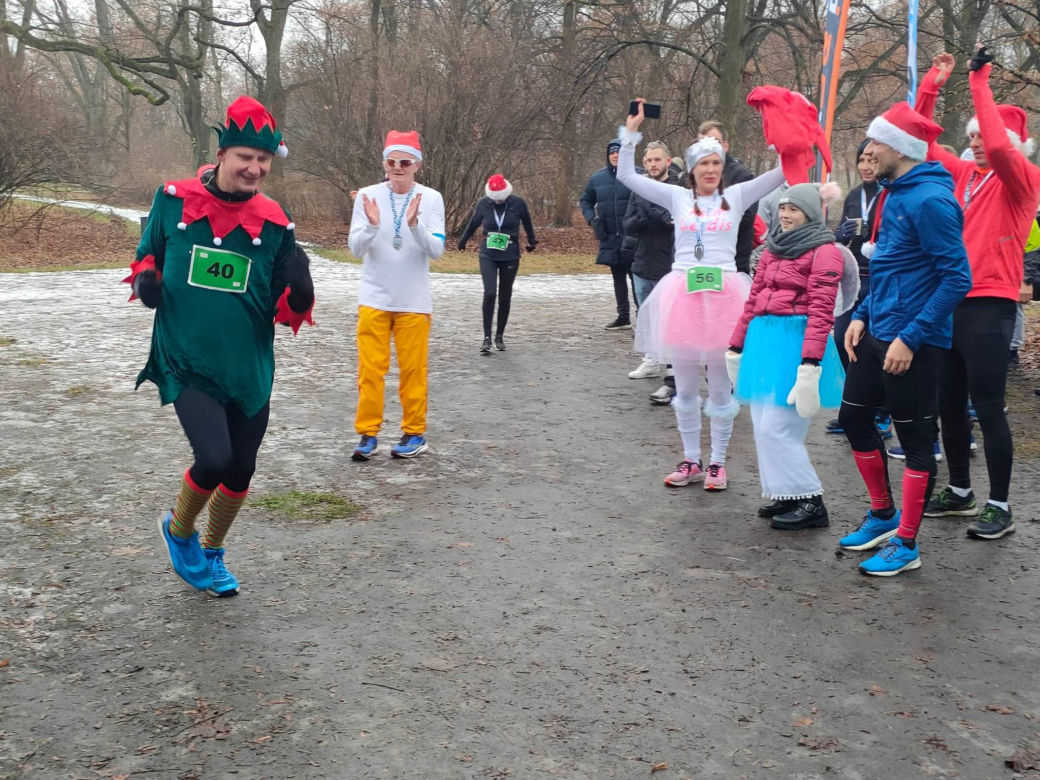 Przedświąteczne zawody sportowe. Łodzianie biegają i pomagają
