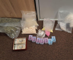 Syn ukrywał narkotyki u matki. Hurtowe ilości mefedronu i LSD trzymał w płatkach śniadaniowych