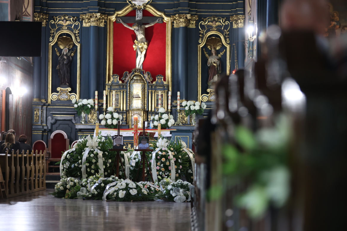 Pogrzeb Olka i Michała. Wzruszające słowa księdza, powiedział o swoim wypadku. "Dostałem drugie życie"