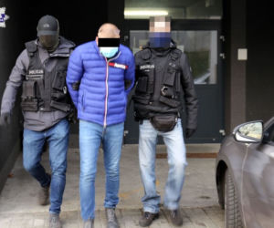 Zmuszali je do SEKSU. Na czele gangu stała kobieta! GIGANTYCZNA AKCJA policji [ZDJĘCIA]