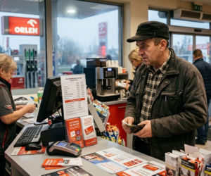 Skończyło się tanie tankowanie. Co o CPN sądzą Polacy? Program musi wrócić! 