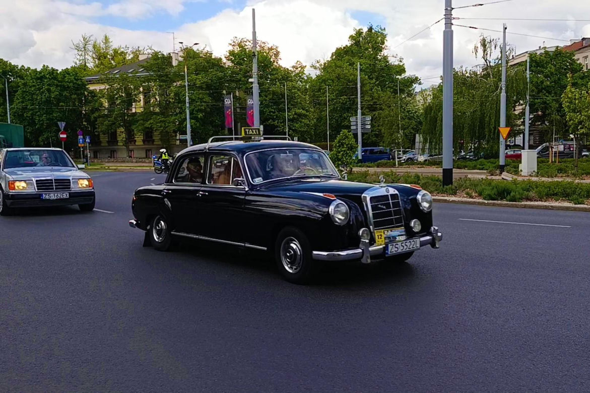 Parada zabytkowych pojazdów w Szczecinie