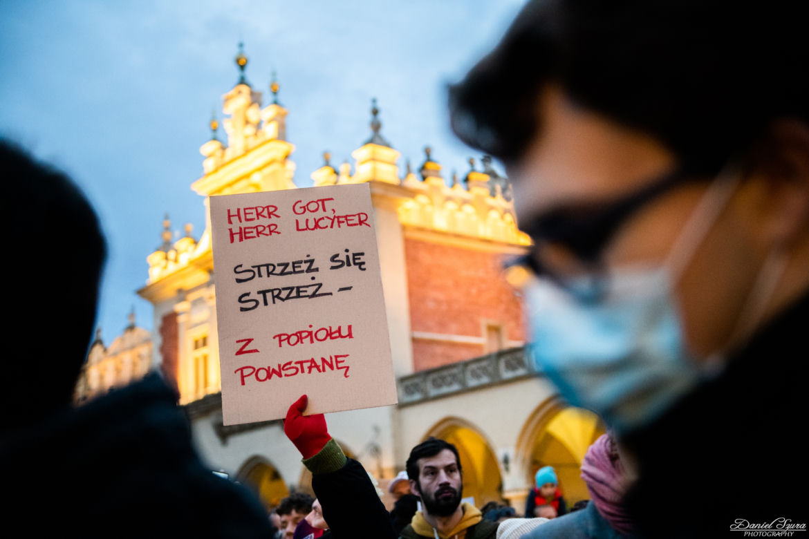 Kraków: "Ani jednej więcej". Protest po śmierci ciężarnej Izabeli z Pszczyny