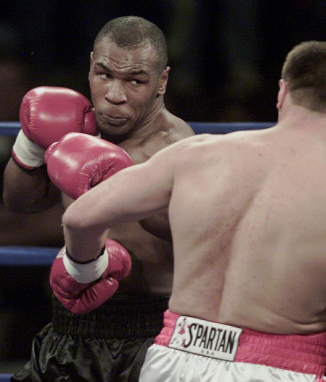 Tak wyglądały ring girls, które 25 lat temu pracowały na gali Gołota - Tyson