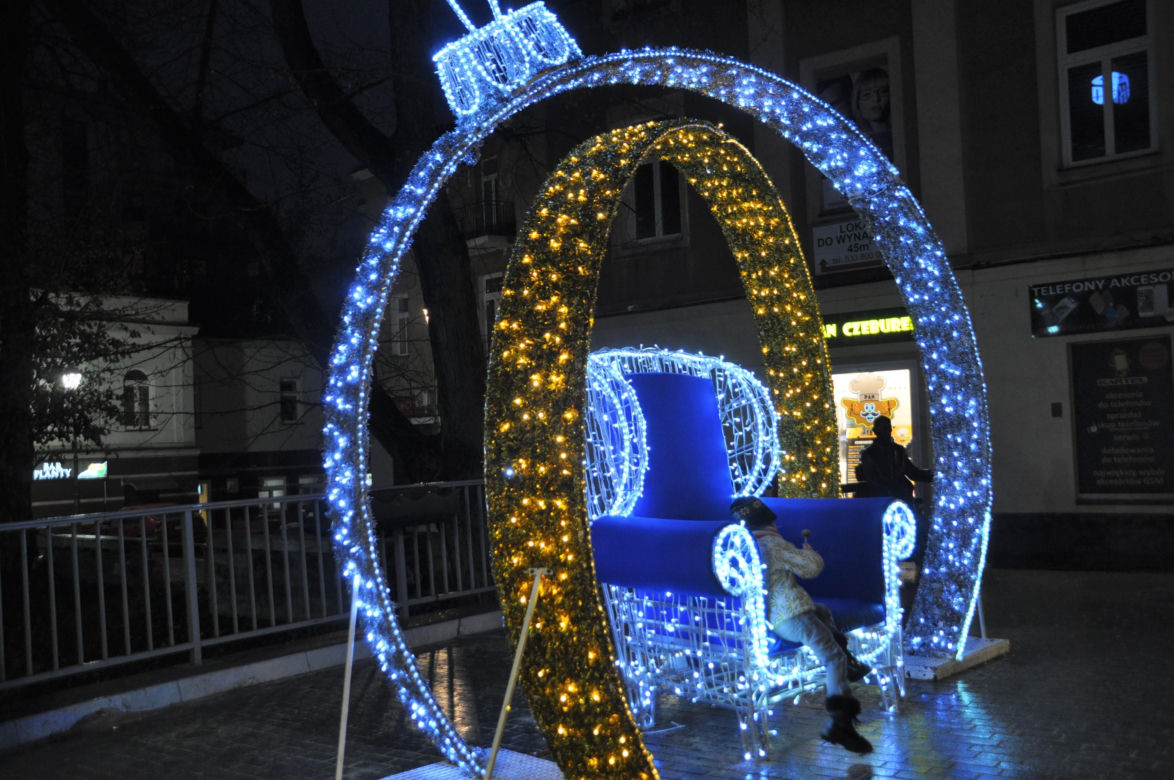 Świąteczne iluminacje na deptaku i Placu Artystów w Kielcach