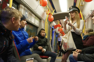 Gdańsk: Będą edukować mieszkańców z zakresu HIV i AIDS. Tramwaj zwany pożądaniem znów rusza w trasę!