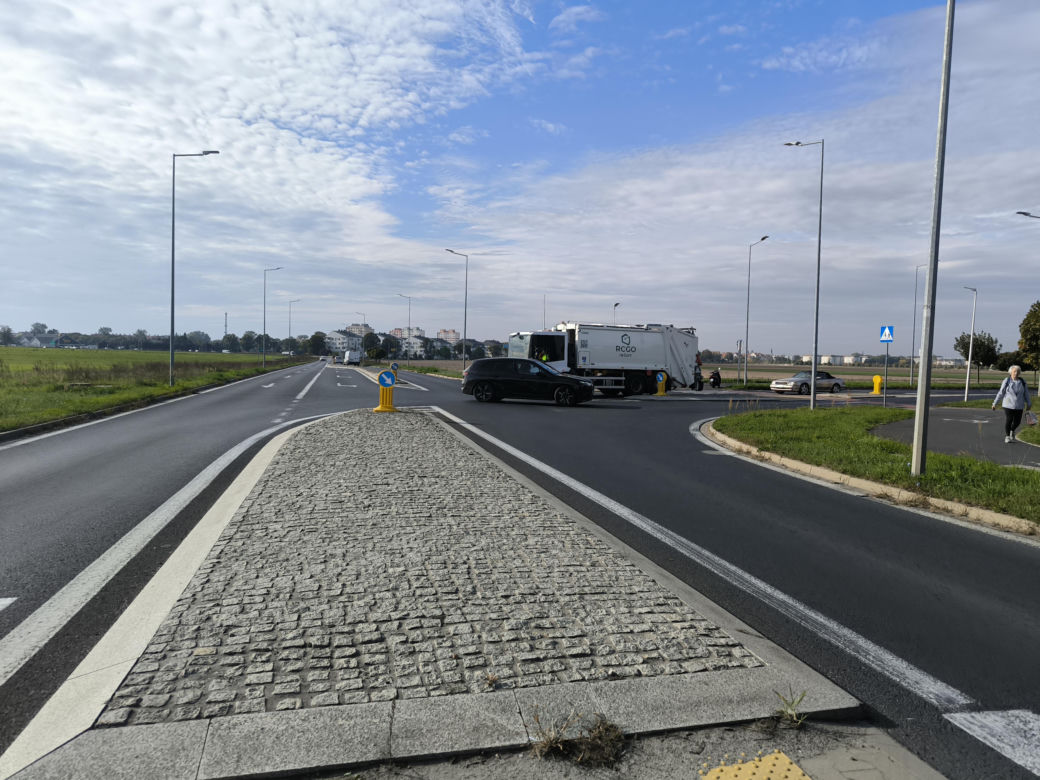Skrzyżowanie ulic Popiełuszki i Osieckiej