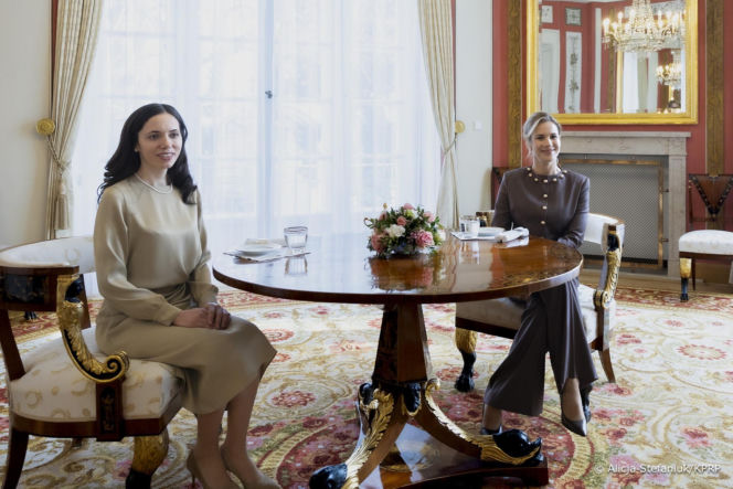 Marta Nawrocka w garniturach