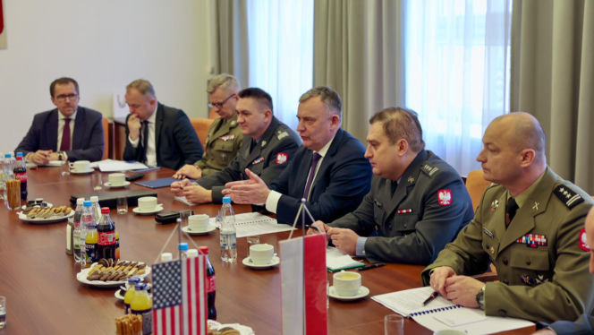 Samoloty, śmigłowce, rozpoznanie. Kluczowe rozmowy wiceministra Bejdy