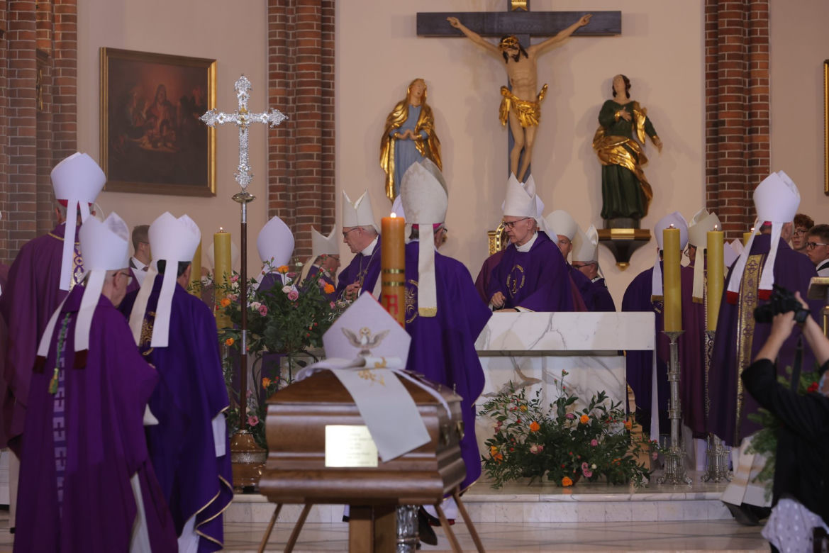 Pogrzeb abp Henryka Hosera