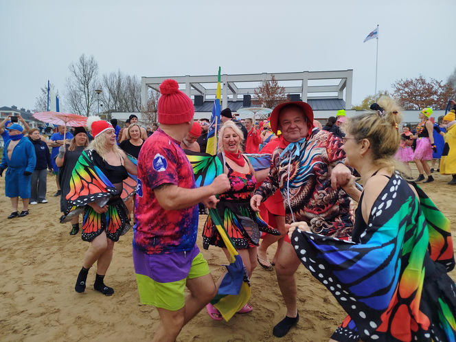 Mazowieckie Morsy otworzyły sezon morsowania 2025/2026 nad zalewem w Siedlcach