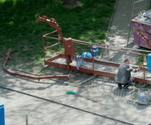 Robotnicy runęli razem z zerwaną windą