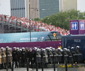 ZAMIESZKI KIBICÓW: strefa kibica w WARSZAWIE przed meczem POLSKA-ROSJA - ZDJĘCIA
