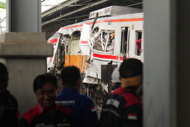 Indonezja/ Do 14 wzrosła liczba ofiar śmiertelnych kolizji pociągów, 84 osoby ranne