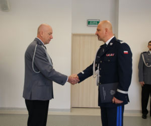 Powitanie ze sztandarem. Policjanci z Torunia mają nową panią komendant