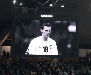 Legia - Zagłębie: Żona, brat i dzieci Jacka Magiery dziękują kibicom