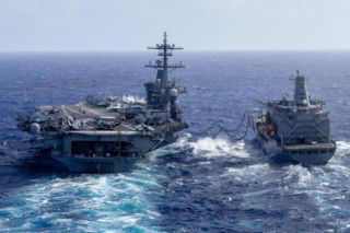 Dyplomacja lotniskowców – czy USA zaatakują Islamską Republikę Iranu?