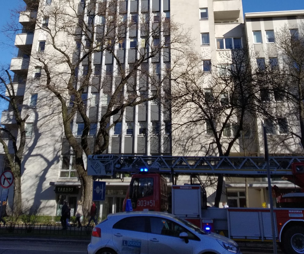Kraków: Pożar bloku na al. Kijowskiej, akcja straży pożarnej