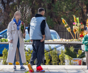 Rafał Maserak tańczący z palmami