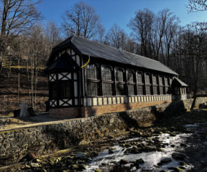 Pijalnia i hala spacerowa przy Dolnym Źródle w Świeradowie-Zdroju