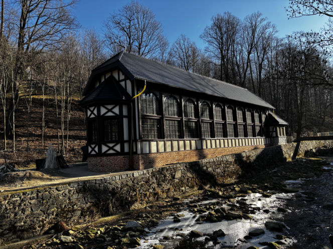 Pijalnia i hala spacerowa przy Dolnym Źródle w Świeradowie-Zdroju