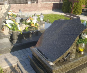 Zniszczone groby na cmentarzu w Żmigrodzie