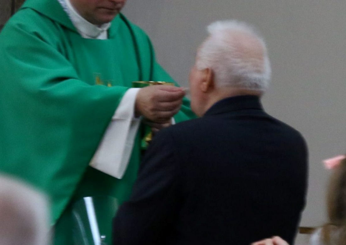 Lech Wałęsa na mszy świętej