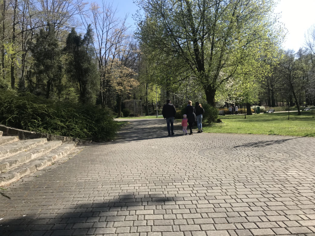 Katowice: Tłumy w Parku Kościuszki. Mieszkańcy ruszyli na spacery