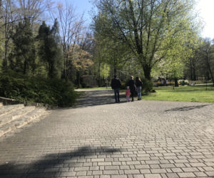 Katowice: Tłumy w Parku Kościuszki. Mieszkańcy ruszyli na spacery