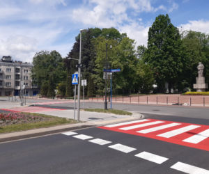 Bezpieczne przejście dla pieszych na skrzyżowaniu ul. Mickiewicza i al. Wolności