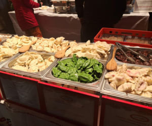 Jarmark Bożonarodzeniowy 2025 na Rynku Głównym w Krakowie. Jedzenie drogie jak nigdy