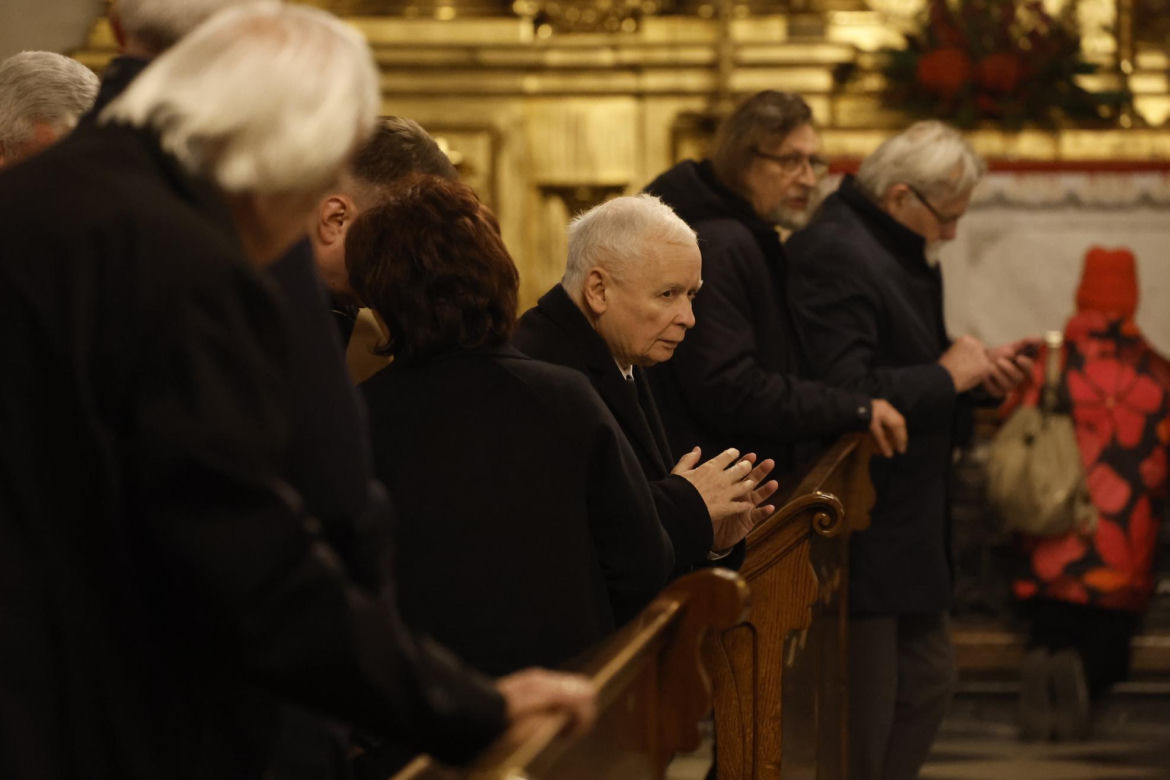 Jarosław Kaczyński z posłami na mszy św. w intencji Barbary Skrzypek