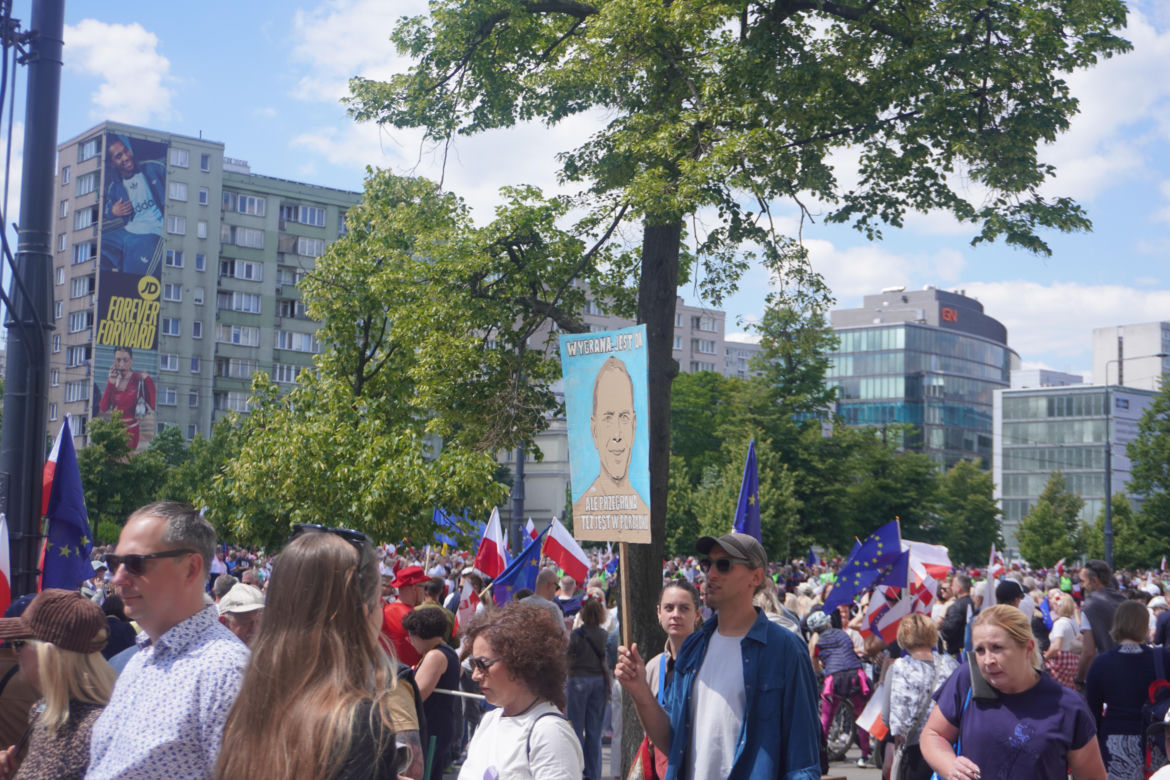 Uczestnicy "Wielkiego Marszu Patriotów" Rafała Trzaskowskiego