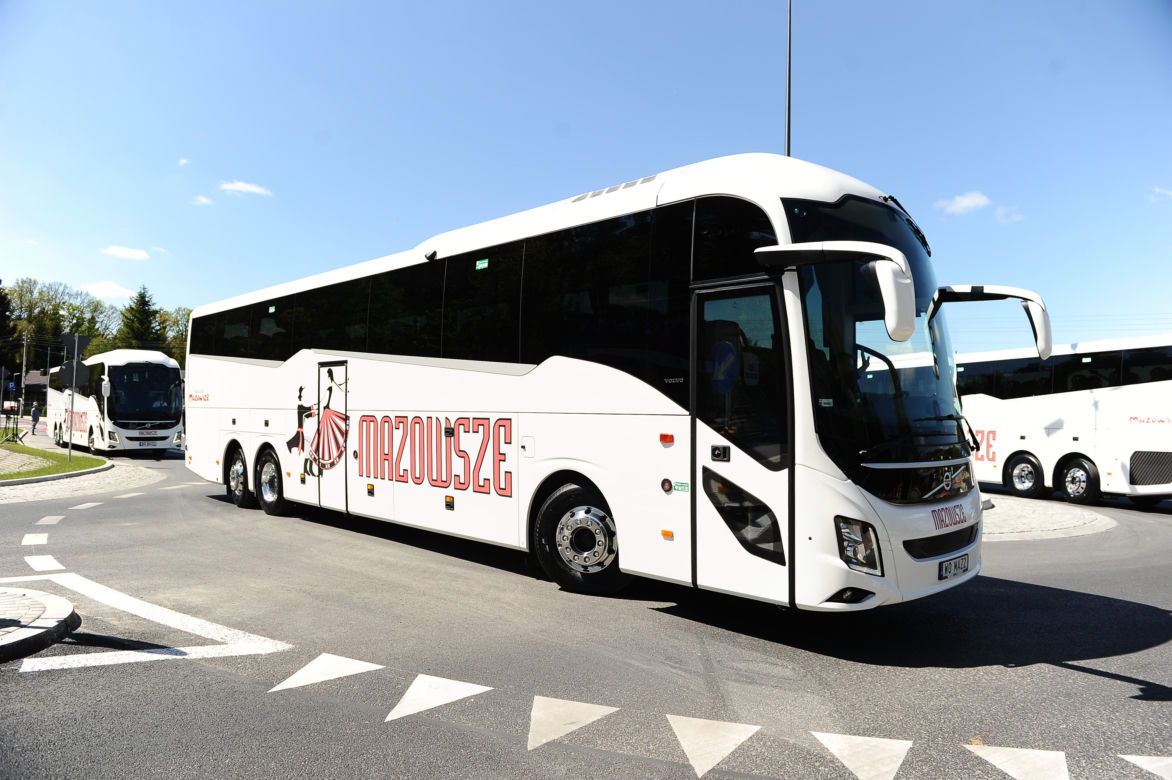 Mazowsze dostało autokary i rondo. Zespół pieśni i tańca świętuje w Otrębusach