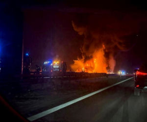 Łódzkie. Pożar samochodu ciężarowego na A2 [ZDJĘCIA].