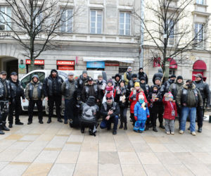 30. Finał WOŚP w Warszawie. Wolontariusze kwestują na ulicach, nie pokonała ich wichura